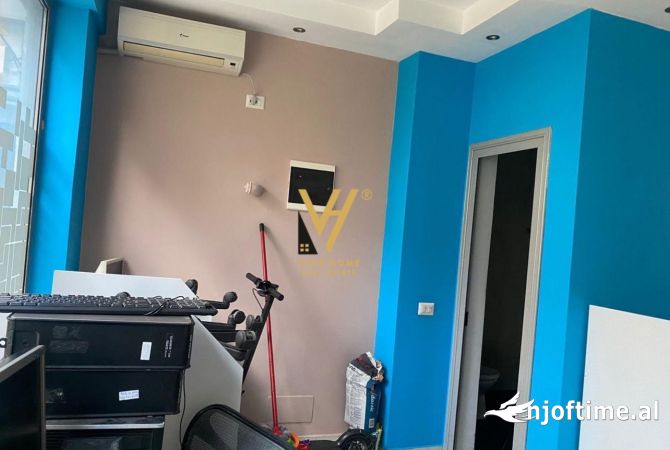 Ambiente Commerciale in Affitto 1+1 a Tirana - 900 Euro