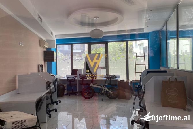 Ambiente Commerciale in Affitto 1+1 a Tirana - 900 Euro
