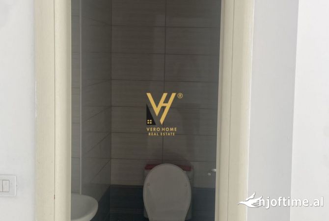 Ambiente Commerciale in Affitto 1+1 a Tirana - 300 Euro
