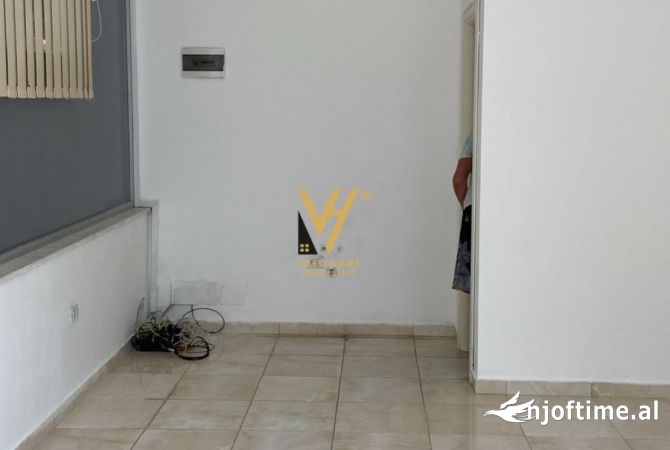 Ambiente Commerciale in Affitto 1+1 a Tirana - 300 Euro