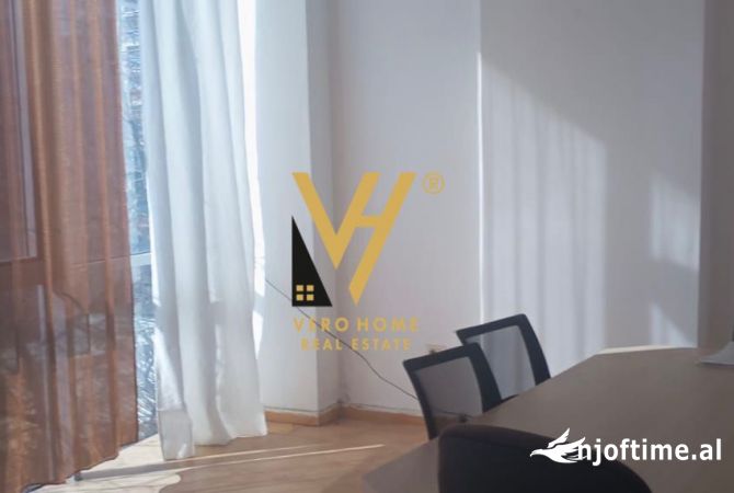 Ambiente Commerciale in Affitto 3+1 a Tirana - 360 Euro