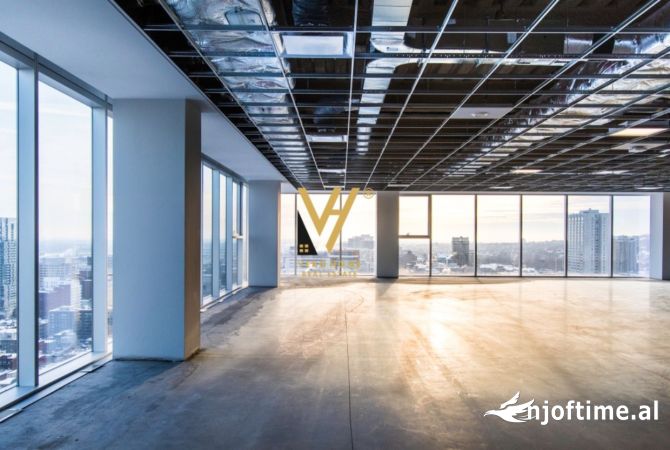 Ambiente Commerciale in Affitto 3+1 a Tirana - 12,450 Euro