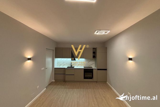 Ambiente Commerciale in Affitto 3+1 a Tirana - 70,000 Leke