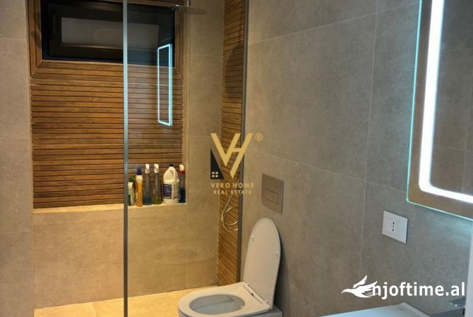 Ambiente Commerciale in Affitto 3+1 a Tirana - 70,000 Leke