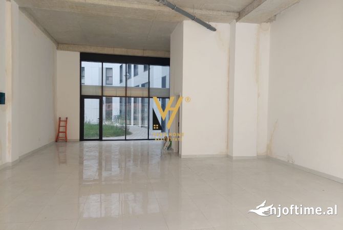 Ambiente Commerciale in Vendita 1+1 a Tirana - 290,000 Euro