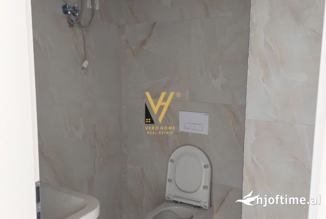 Ambiente Commerciale in Vendita 1+1 a Tirana - 290,000 Euro