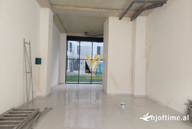 Ambiente Commerciale in Vendita 1+1 a Tirana - 228,000 Euro