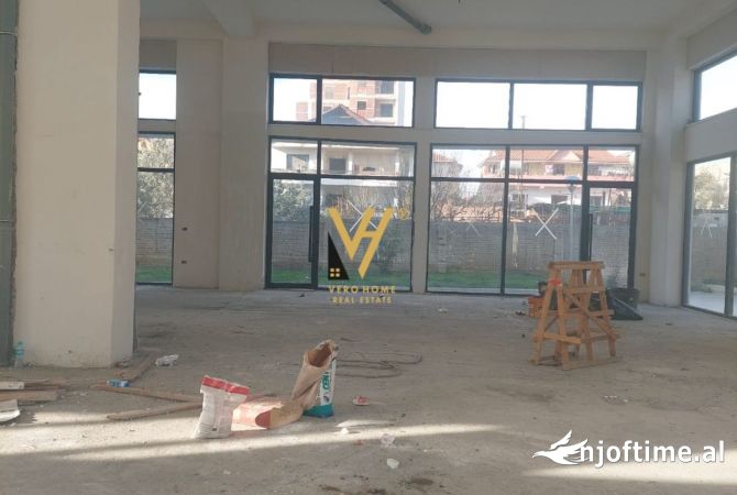 Ambiente Commerciale in Affitto 1+1 a Tirana - 7,500 Euro