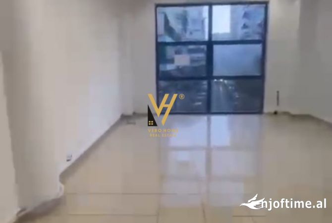Ambiente Commerciale in Affitto 3+1 a Tirana - 50,000 Leke
