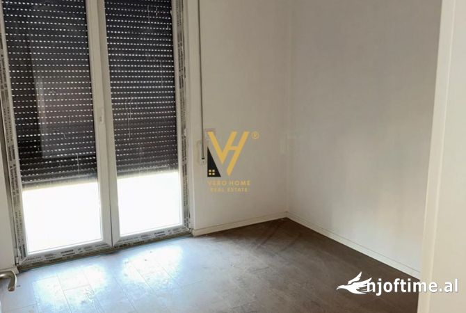 Ambiente Commerciale in Affitto 3+1 a Tirana - 900 Euro