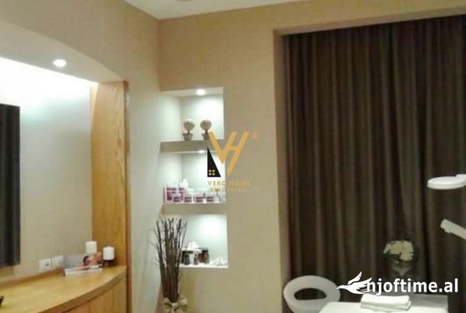 Ambiente Commerciale in Affitto 3+1 a Tirana - 500 Euro