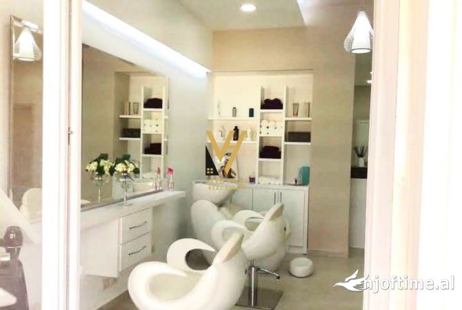 Ambiente Commerciale in Affitto 3+1 a Tirana - 500 Euro