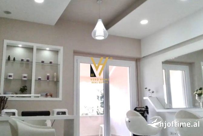 Ambiente Commerciale in Affitto 3+1 a Tirana - 500 Euro