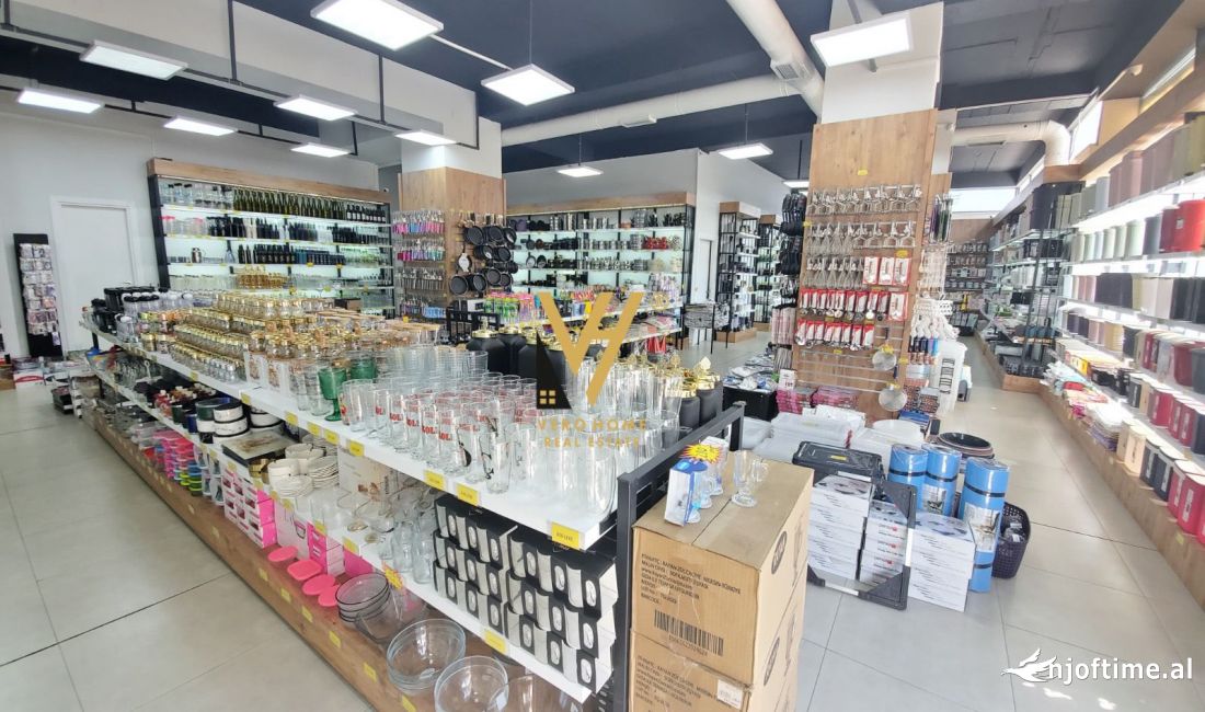 SHITET AMBIENT KOMERCIAL 413 M2 TE KOMUNA E PARISIT 1.600.000 EURO