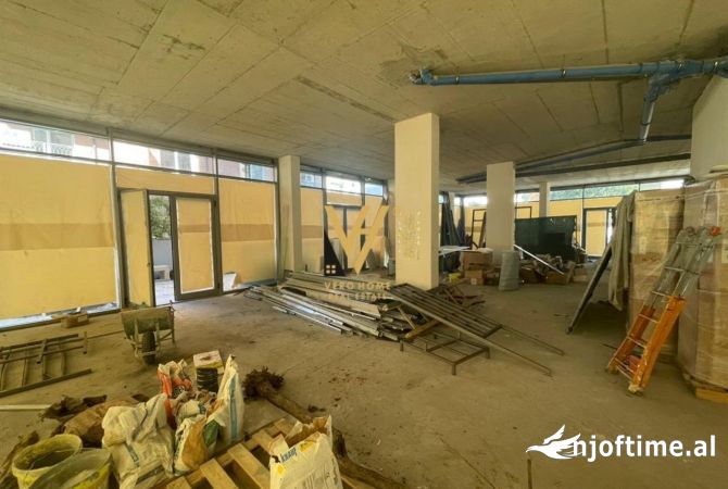Ambiente Commerciale in Affitto 1+1 a Tirana - 15,000 Euro