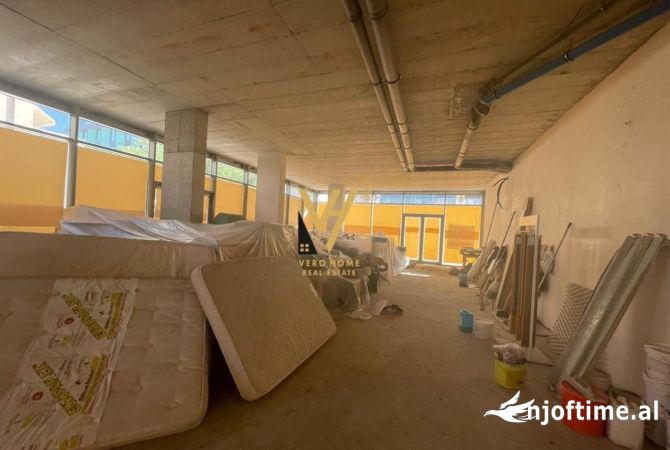 Ambiente Commerciale in Affitto 1+1 a Tirana - 15,000 Euro