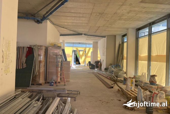 Ambiente Commerciale in Affitto 1+1 a Tirana - 15,000 Euro