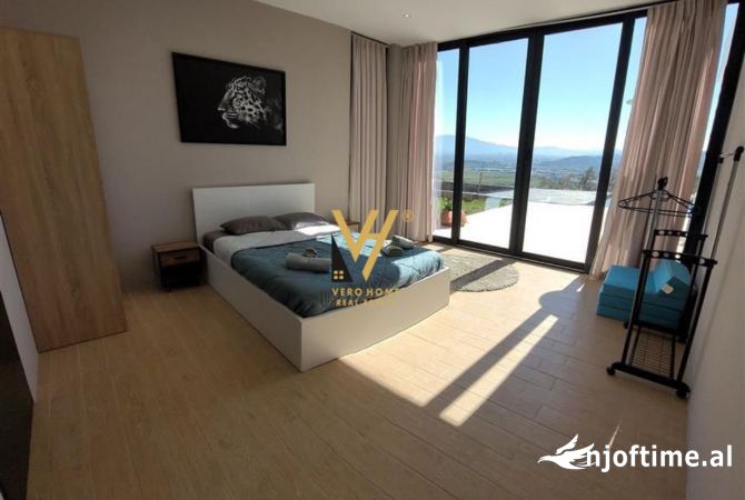 Shtepi me qera Vila Luksoze ne Tirane, 5+1, Mobilimi E mobiluar, Pagesa 7,000  Euro.