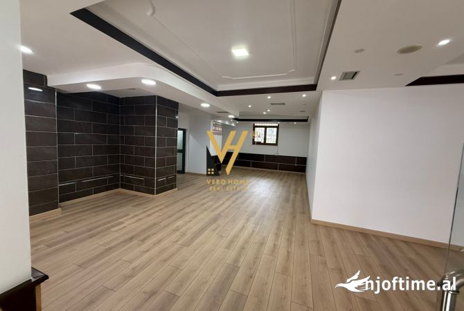 Ambiente Commerciale in Affitto 1+1 a Tirana - 1,500 Euro