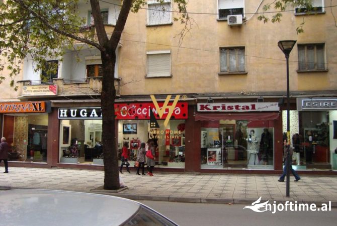 Ambiente Commerciale in Affitto 1+1 a Tirana - 4,050 Euro