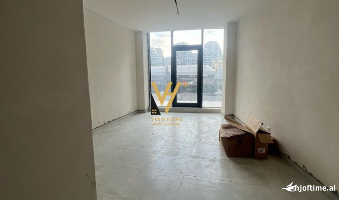 SHITET AMBIENT 30 M2 TE RRUGA E KOSOVAREVE 108.000 EURO