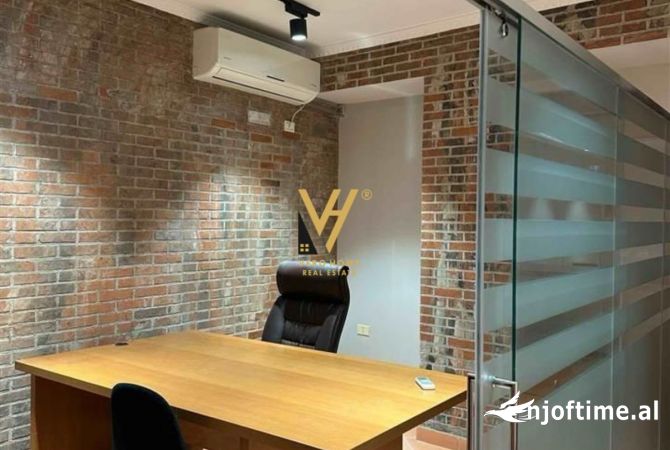 Ambiente Commerciale in Affitto 3+1 a Tirana - 700 Euro