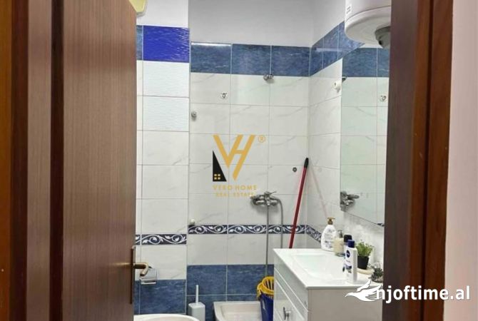 Ambiente Commerciale in Affitto 3+1 a Tirana - 700 Euro