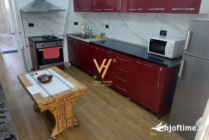 Ambiente Commerciale in Affitto 3+1 a Tirana - 900 Euro