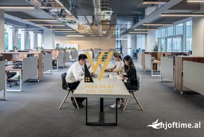 Ambiente Commerciale in Affitto 3+1 a Tirana - 8,000 Euro