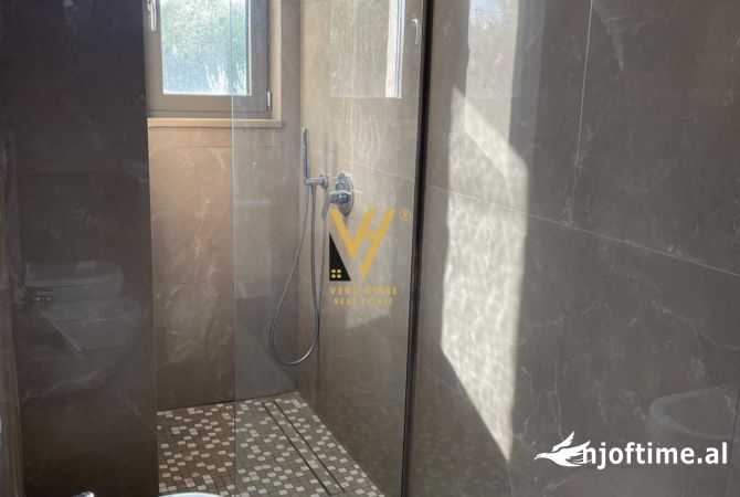 Shtepi me qera Apartament ne Vlore, 2+1, Mobilimi E mobiluar, Pagesa 1,250  Euro.