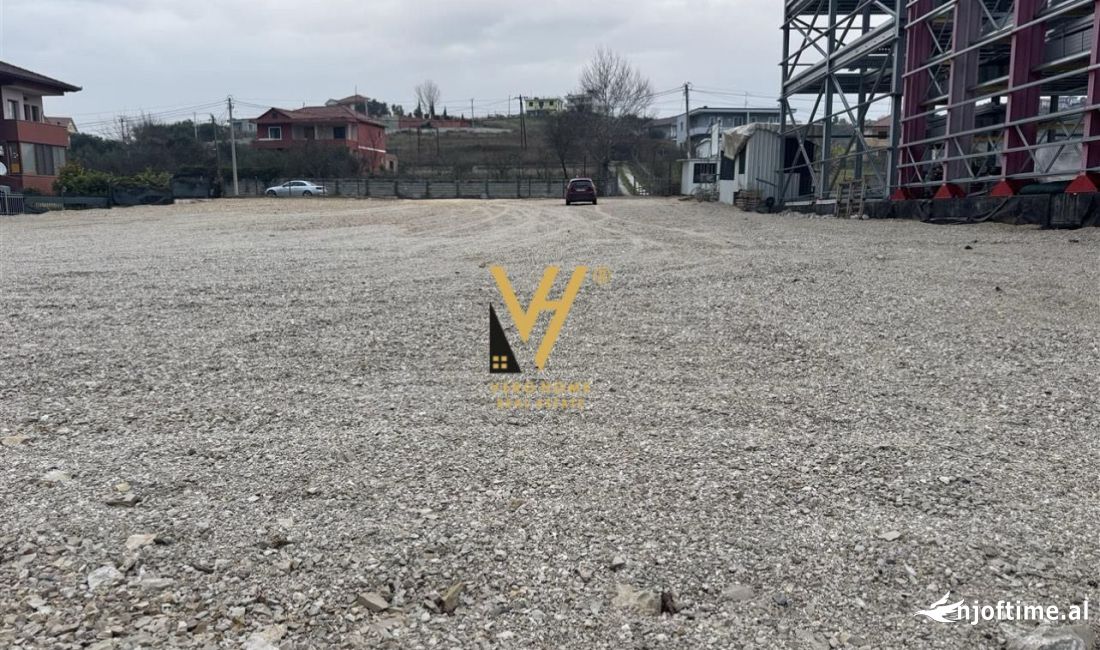 JEPET TOKE 2.000 M2 ME QERA NE VORE 750 EURO