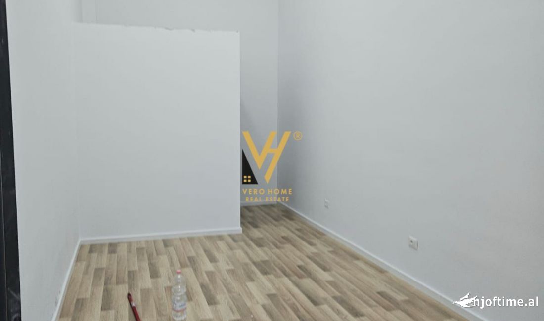 SHITET DYQAN 25 M2 TE RRUGA E KOSOVAREVE 120.000 EURO