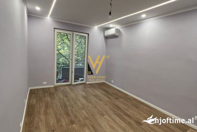 Ambiente Commerciale in Affitto 3+1 a Tirana - 1,000 Euro