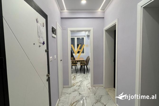 Ambiente Commerciale in Affitto 3+1 a Tirana - 1,000 Euro