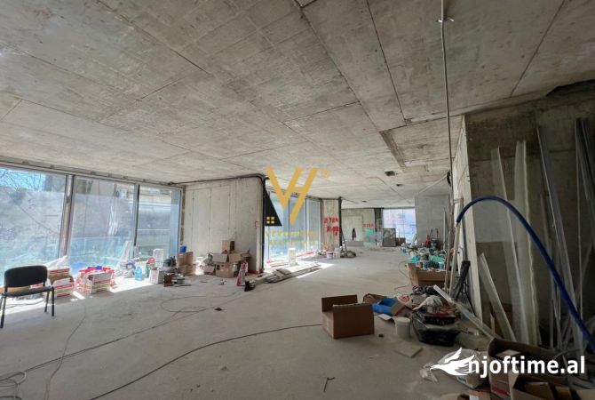 Ambiente Commerciale in Affitto 3+1 a Tirana - 12,000 Euro