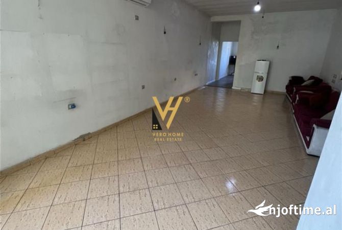 Ambiente Commerciale in Affitto 3+1 a Tirana - 350 Euro