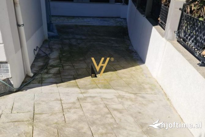 Ambiente Commerciale in Vendita 3+1 a Tirana - 730,000 Euro