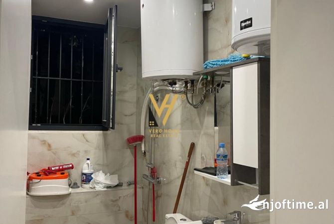 Ambiente Commerciale in Affitto 1+1 a Tirana - 550 Euro