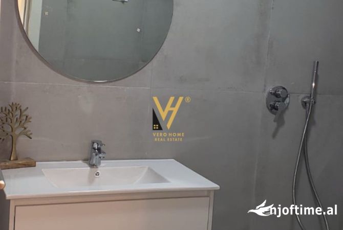 Ambiente Commerciale in Affitto 3+1 a Tirana - 600 Euro