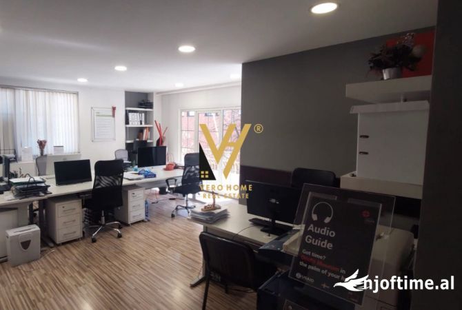 Ambiente Commerciale in Affitto 3+1 a Tirana - 1,200 Euro