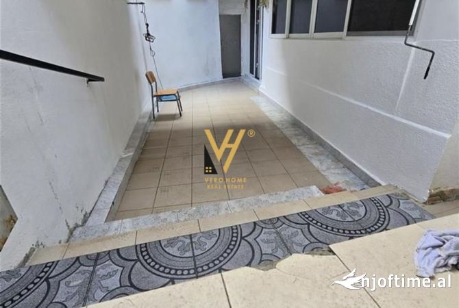 Ambiente Commerciale in Affitto 3+1 a Tirana - 600 Euro