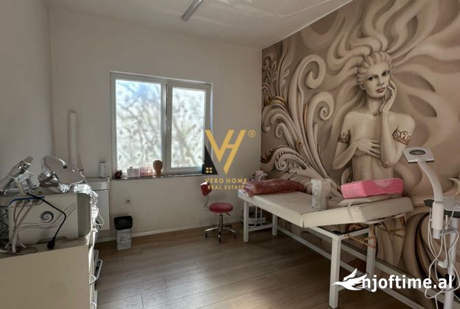 Ambiente Commerciale in Affitto 3+1 a Tirana - 10,000 Euro