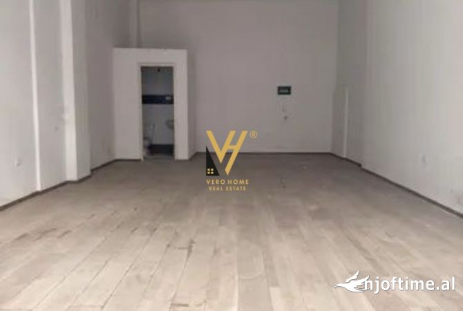 Ambiente Commerciale in Affitto 1+1 a Tirana - 50,000 Leke