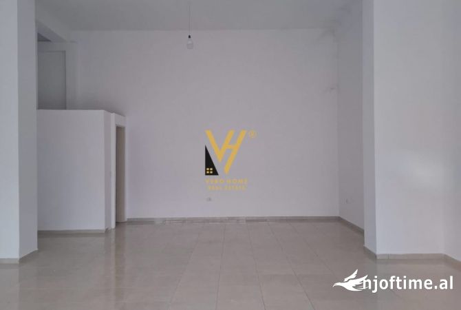 Ambiente Commerciale in Affitto 1+1 a Tirana - 80,000 Leke
