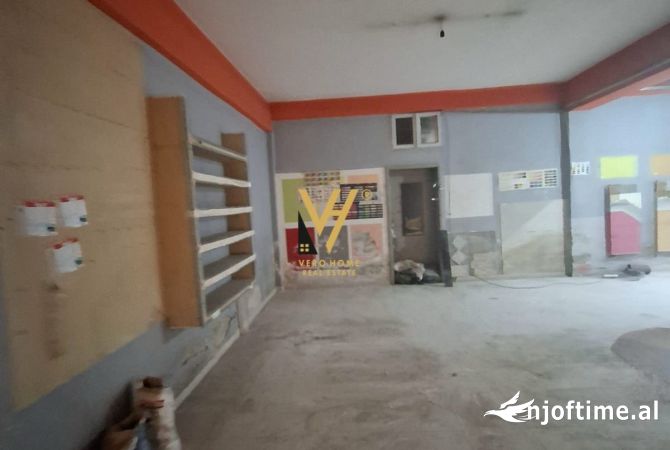 Ambiente Commerciale in Affitto 4+1 a Tirana - 2,000 Euro