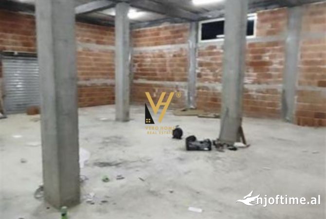 Ambiente Commerciale in Affitto 4+1 a Tirana - 1,500 Euro