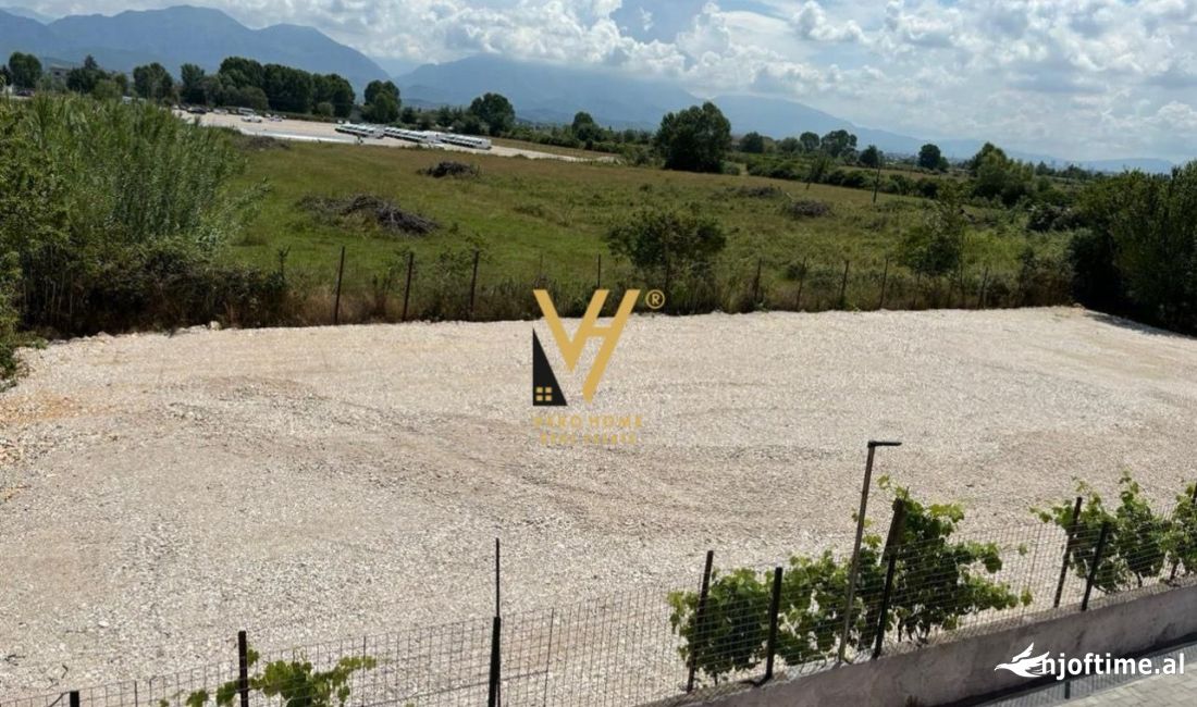 JEPET TOKE 2.000 M2 ME QERA TE RRUGA E AEROPORTIT 1.500 EURO