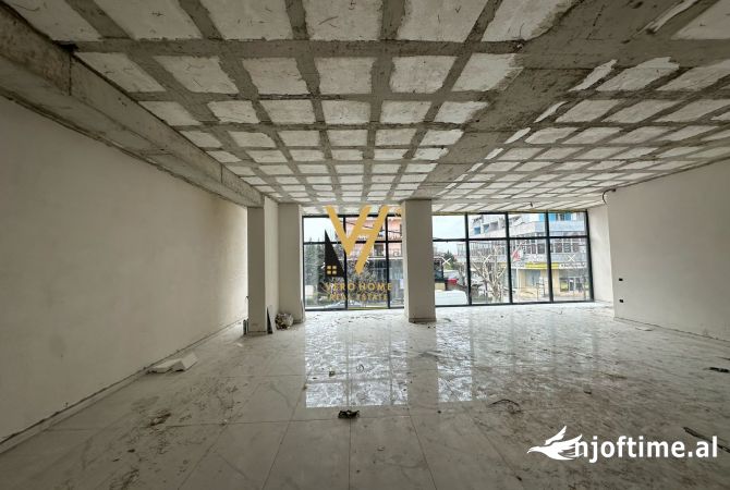 Ambiente Commerciale in Affitto 3+1 a Tirana - 2,000 Euro