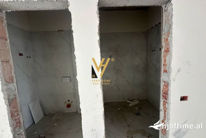 Ambiente Commerciale in Affitto 3+1 a Tirana - 2,000 Euro