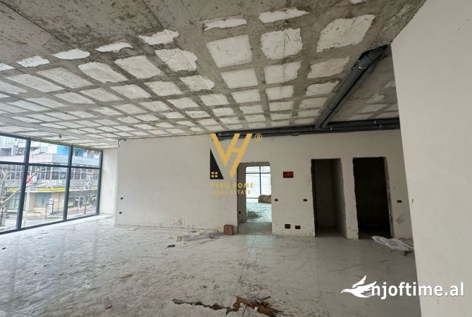 Ambiente Commerciale in Affitto 3+1 a Tirana - 2,000 Euro